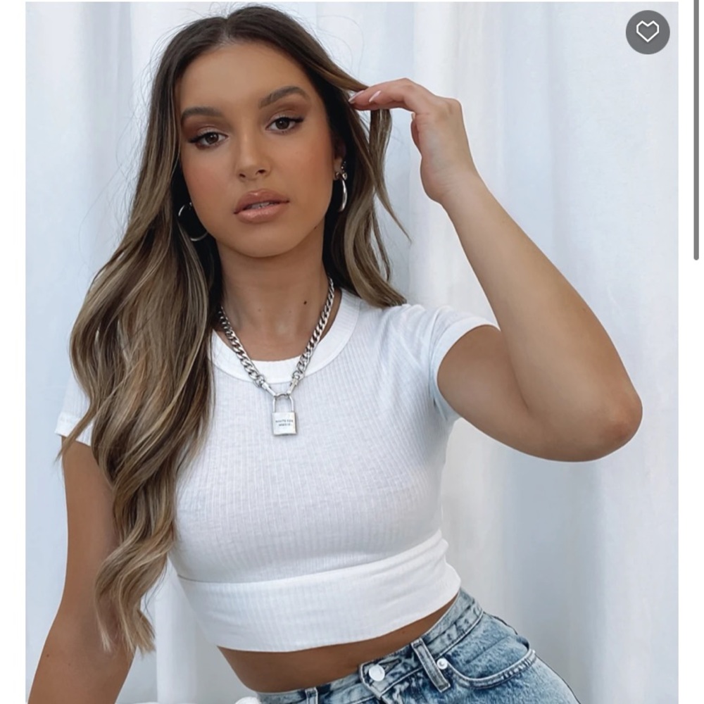 White fox boutique white ribbed crop top size XS